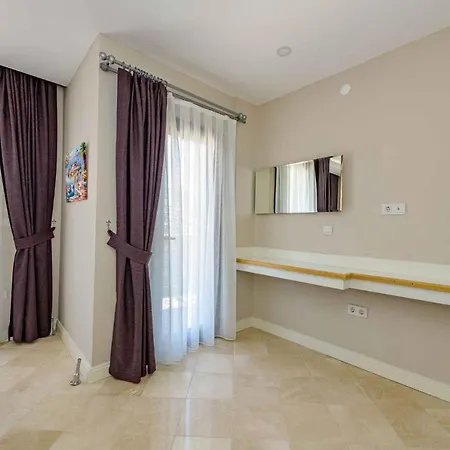 Exclusive With Private Pool, 1002 *